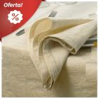 Moderno estilo Jacquard en color blanco roto, realizada en algodón 100% y con terminaciones en vainica, es  mantelería para 6 comensales.